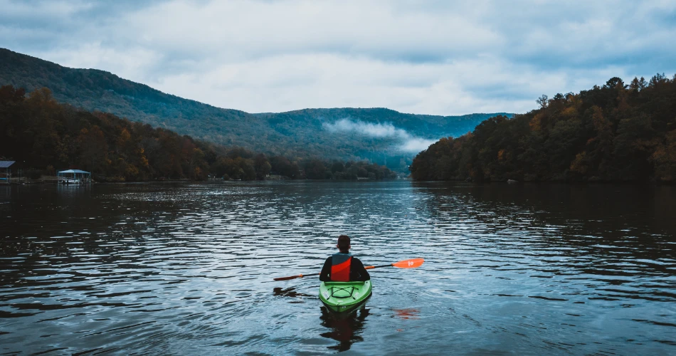 Lugares para hacer kayak cerca de Mumbai para una aventura acuática